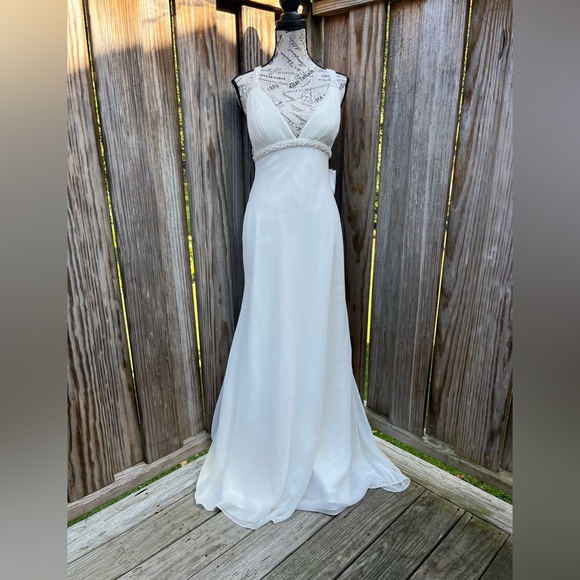 David's Bridal Dresses & Skirts - NWT Davids Bridal Galina Ivory Elegant Wedding Dress Size 4
